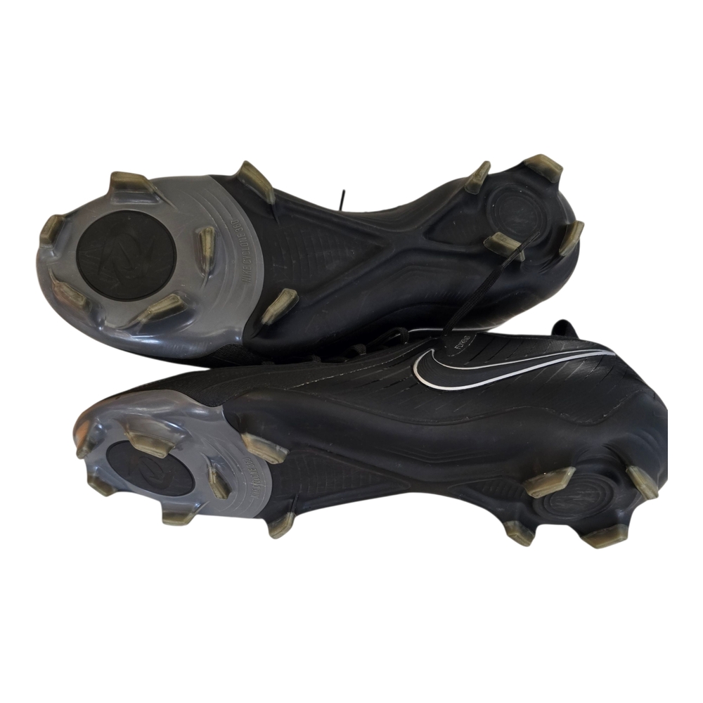 Nike Men's Black and Silver Athletic Cleats - Picture 4 of 5